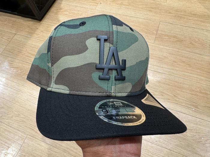 Topi New Era 9Fifty Original Fit Pre-Curved Los Angeles Dodgers Camo Metal Black Snapback 100% Origi