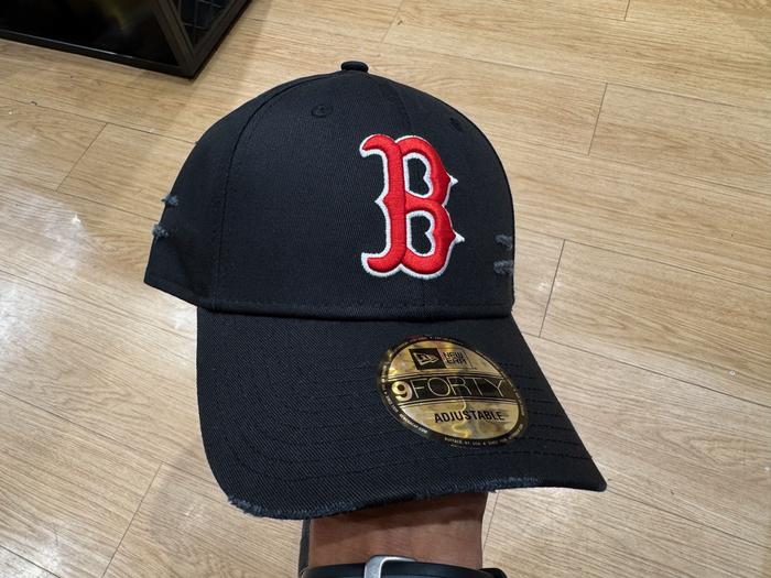 Topi New Era 9Forty Boston Red Sox Cotton Damaged Black/Red Cap 100% Original Resmi