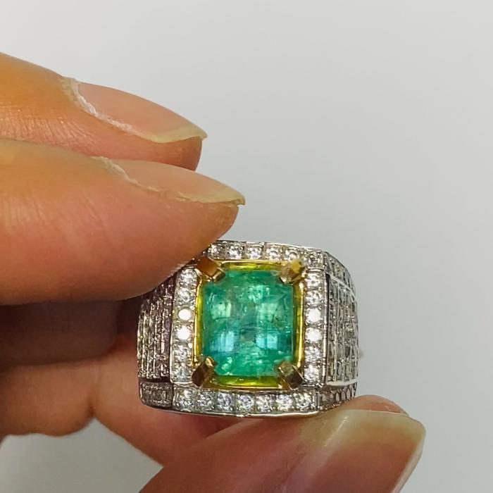 Natural Emerald Beryl 2.9 CT Memo GRI Top Cristal