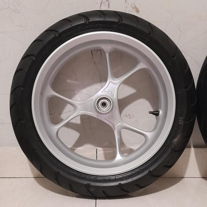 Ready. Velk Pelek standar original yamaha Nmax new V2. Pelek repaint warna silver lembayung. Ban mas
