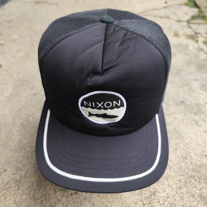 topi trucker pria nixon hitam bekas