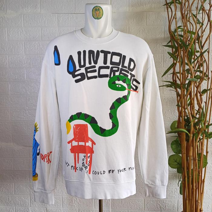 CREWNECK ZARA UNTOLD SECRETS ORIGINAL, MADE PORTUGAL, SIZE M-L (SECOND BRANDED) PUTIH, PT225