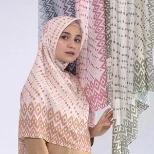 Hijab Kerudung Segi Empat Social Scarf Grey SS149 Shireen Sungkar