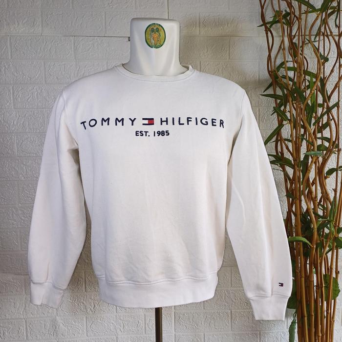 CREWNECK TOMMY HILFIGER BIG SCRIPT LOGO, ORIGINAL, SIZE S-M (SECOND BRANDED) PUTIH, PT237
