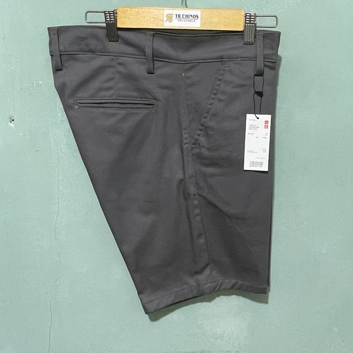 Chinos uniqlo warna putih/chinos uniqlo warna hitam/chinos uniqlo warna krem/chinos uniqlo warna nev