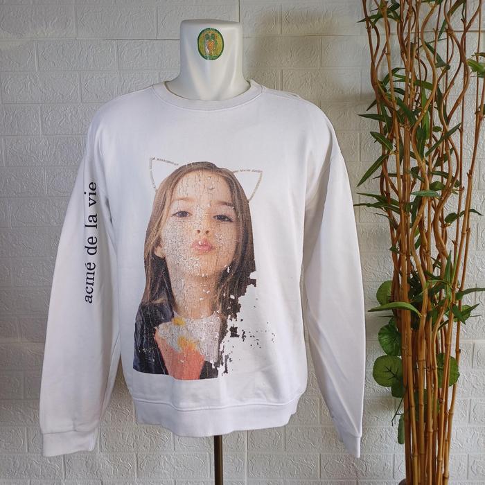 CREWNECK ACME DE LA VIE ORIGINAL, SIZE M (SECOND BRANDED) PUTIH, PT236