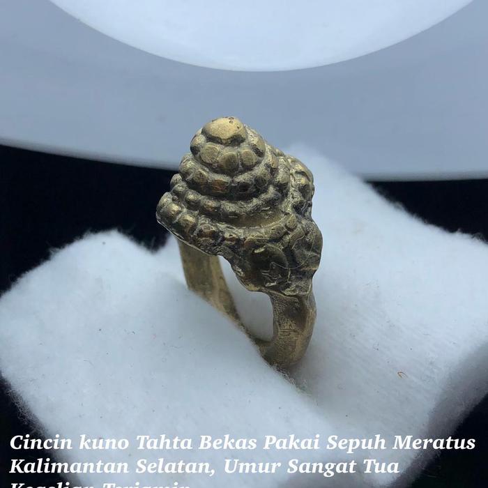 Cincin Kuningan Kuno Bekas Pakai Tetua Adat