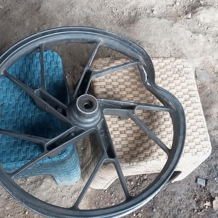VELG DEPAN ORIGINAL SUZUKI SATRIA FU BEKAS TABRAKAN