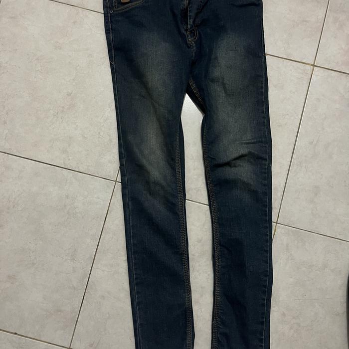 Jeans Evil (28) dan Ripped Jeans Vans (29)