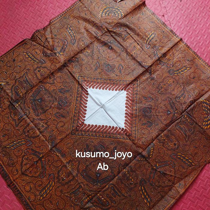 udeng Kain Batik Iket Print Kepala Segi Empat 1x1 Meter Model1 Bagian Tengah Putih Praktis dan Mudah