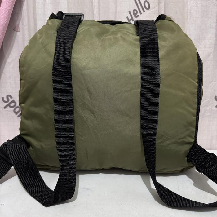 Tas tansel hijau army. Aenoe. Tas ransel nilon preloved