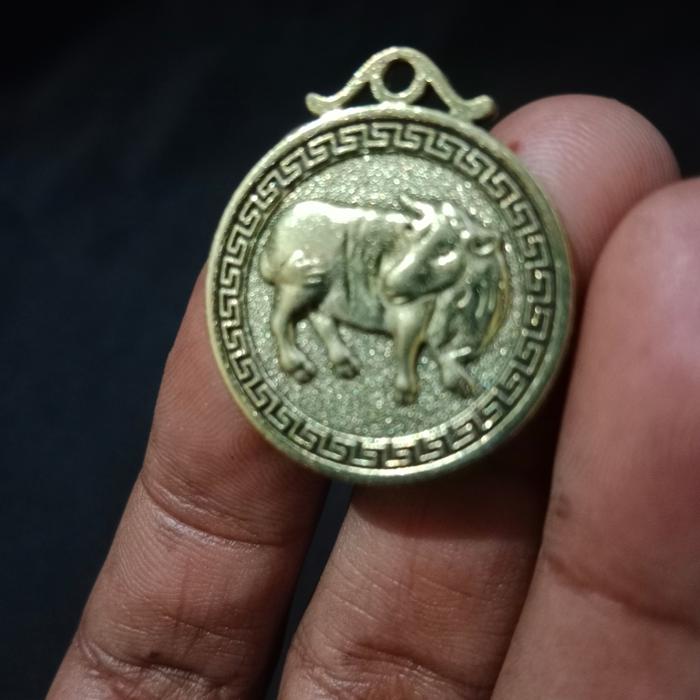 Kalung bandul liontin patung shio sapi