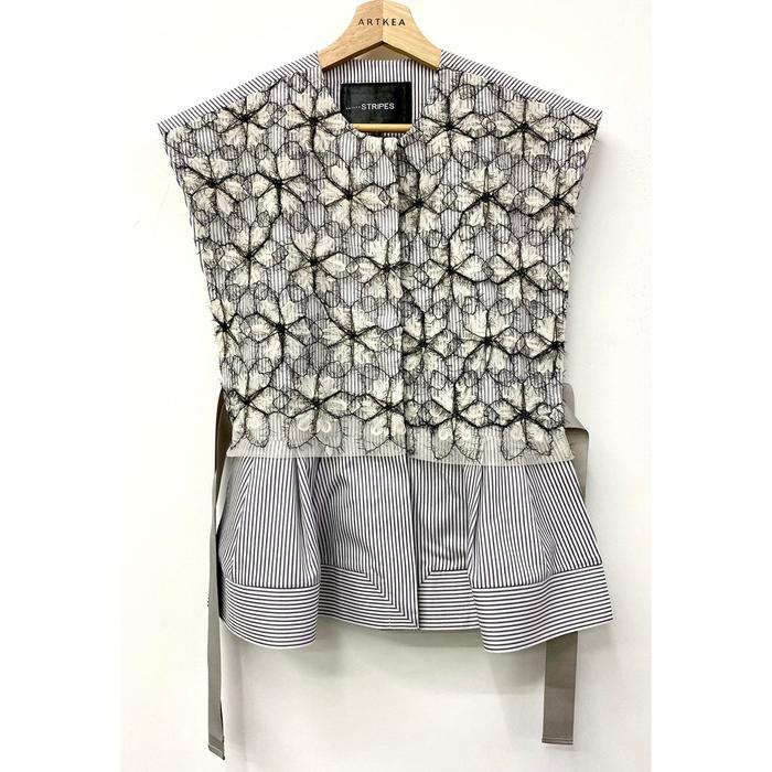 Light Grey 3D Flower Shaped Vest - Ukuran S - ARTKEA Stripes for GADIS Special Sale