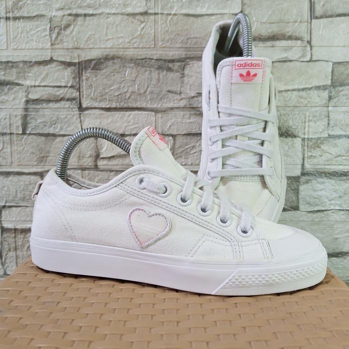 Sepatu Adidas nizza trefoil valentine's