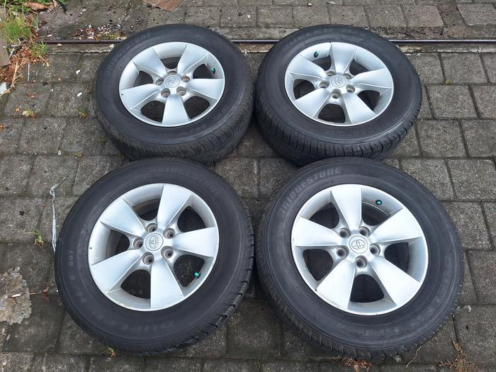 Velg Mobil Bekas Ring 16 Lubang Baut 5 STD RUSH R16X6,5 H5X114,3 ET50 BAN 235 60 R16