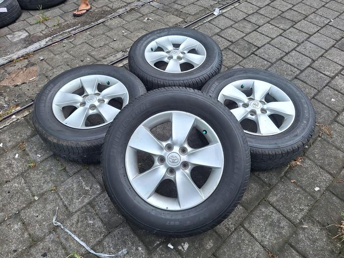 Velg Mobil Bekas Ring 16 Lubang 5 STD RUSH R16X6,5 H5X114,3 ET50 BAN 235 60 R16