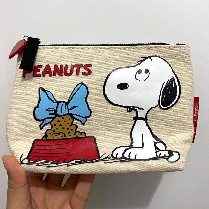 limited edition makeup pouch snoppy peanuts x innisfree dompet wallet