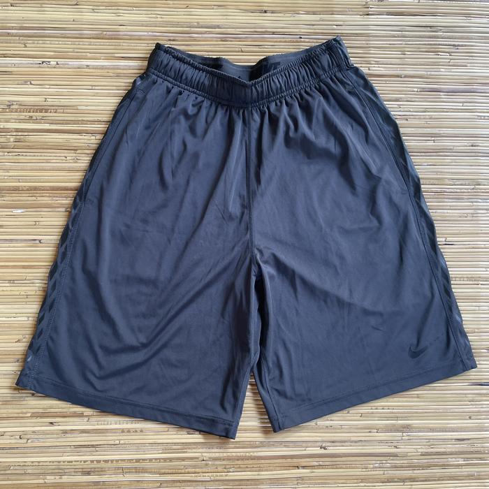 Celana Pendek Nike Short Pants Sportswear Olahraga Training Dri-Fit Abu-Abu Grey Second