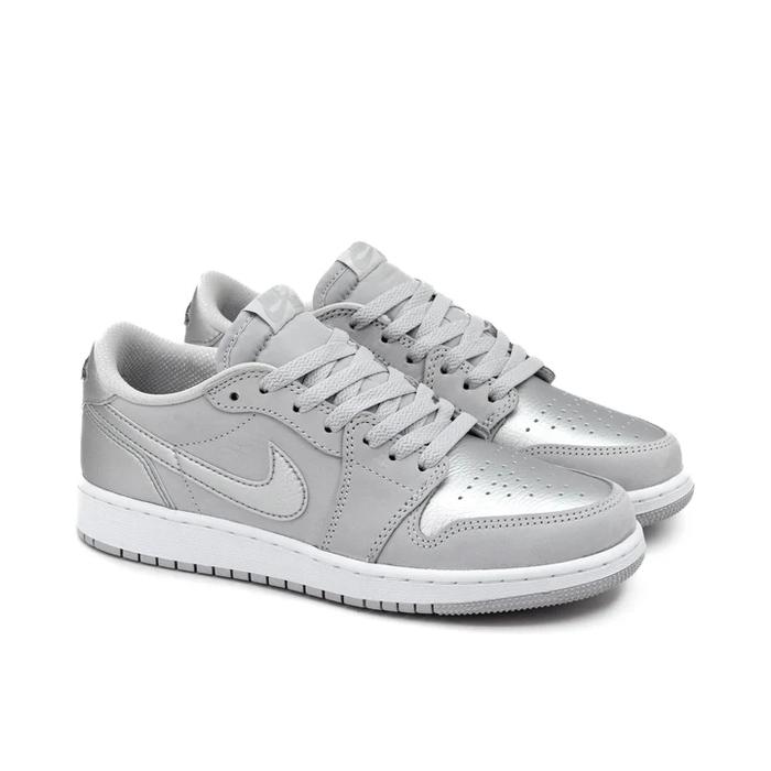 SEPATU SNEAKERS ANAK / REMAJA NIKE AIR JORDAN 1 RETRO LOW OG (GS) metallic silver
