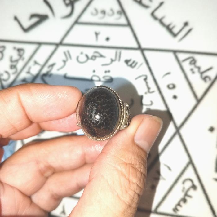 cincin liwung tutul motif aktif