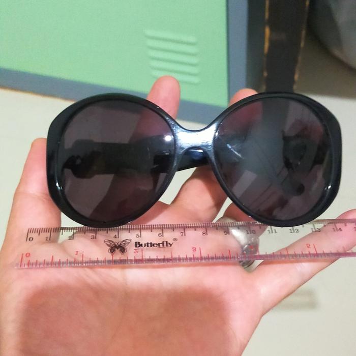 Kacamata Hitam sunglasses  Charles and Keith. preloved sesuai foto
