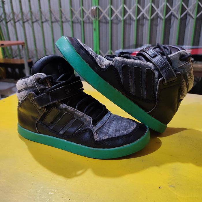 Sepatu Adidas Trefoil Hitam