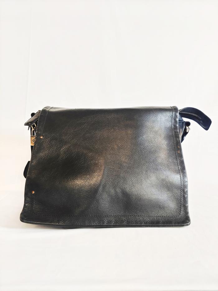 Bally Black Leather Messenger Bag Preloved Tas Selempang