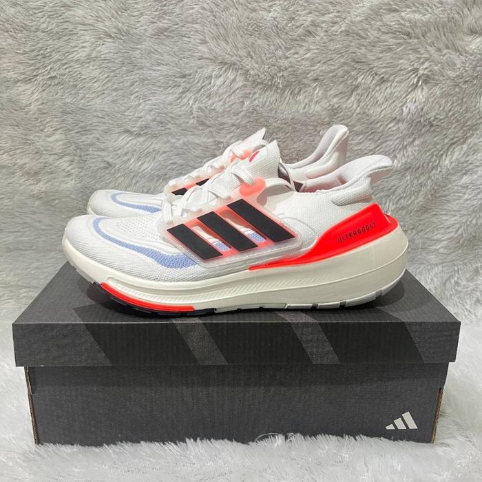 Ultraboost  23  Light  Solar