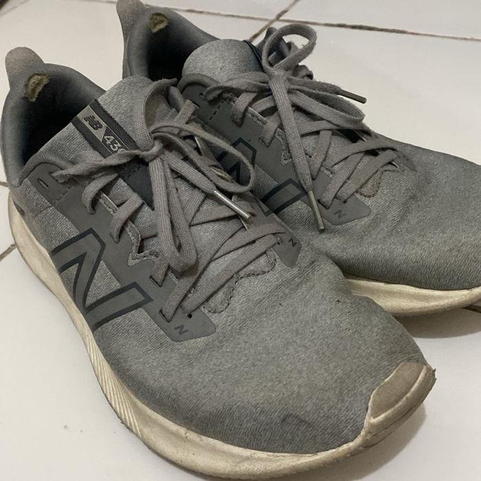 Sepatu NB 430 V2 Warna Grey ( BEKAS ) uk 42 unisex