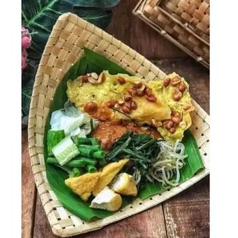 Besek Pincuk Nasi Pecel Tradisional