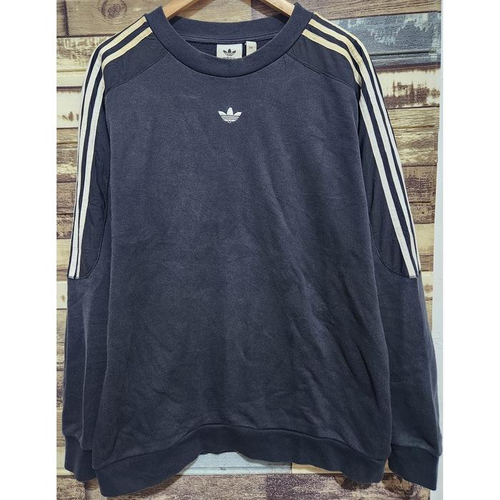 Adidas 3 foil Center Logo Stripe Radkin Crewneck Black Original ( Size L )