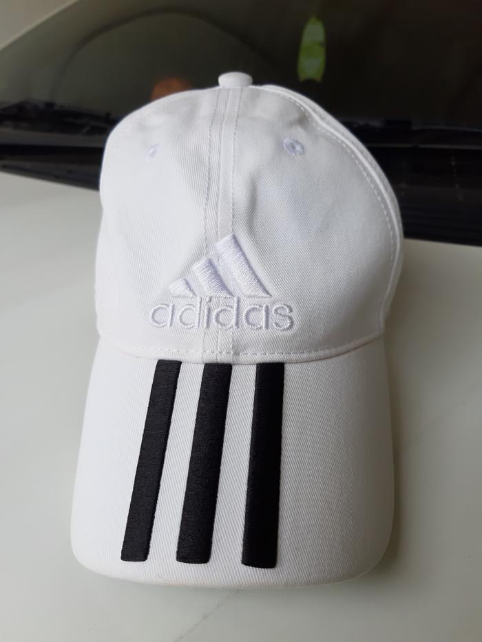 Topi Adidas warna Putih Tiga Garis Three Stripes One Size Fits Most Made in China