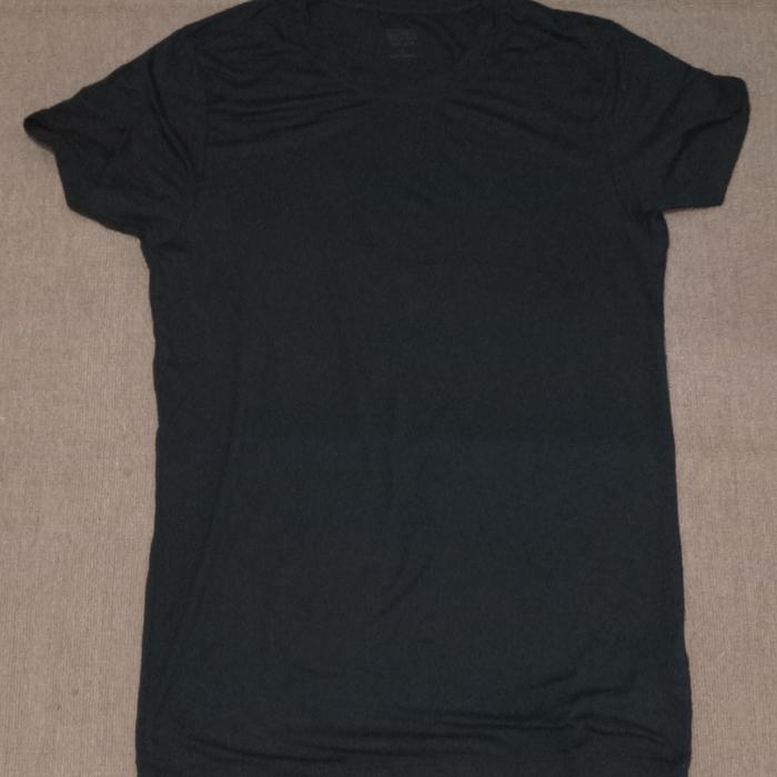 TSHIRT PRIA UNIQLO HEATTECH / TSHIRT HITAM POLOS UNIQLO/ KAOS POLOS UNIQLO HEATTECH / KAOS PRIA HEAT