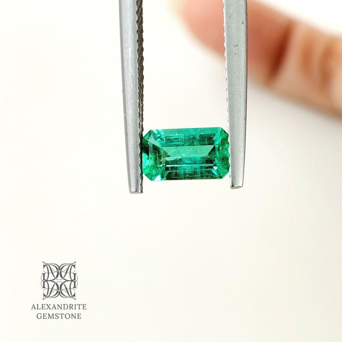 AG Jewelry E1124002 Beryl Emerald 0.77ct Insignificant - Russia