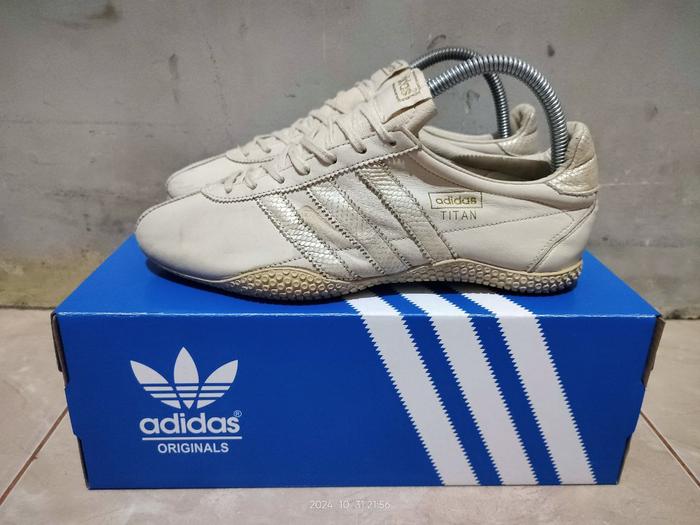 Sepatu ADIDAS RARE VINTAGE TITAN 547589 - Size 39 - Second Original