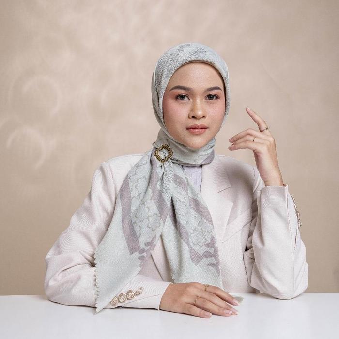 [Minor Defect] BIA by Zaskia Mecca - Edna Scarf Kerudung Segi Empat