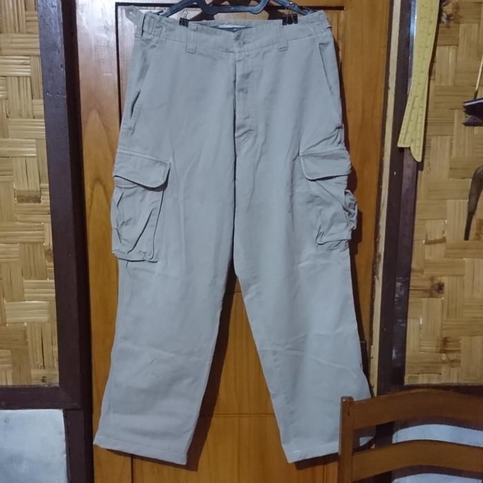 celana cargo pria j crew abu muda