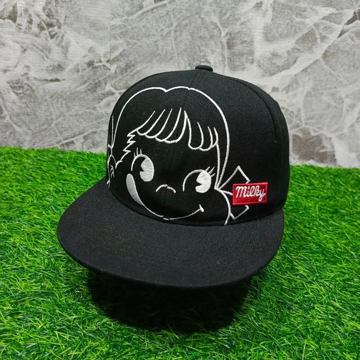 topi snapback MILKY PEKO black bordir boneka lucu