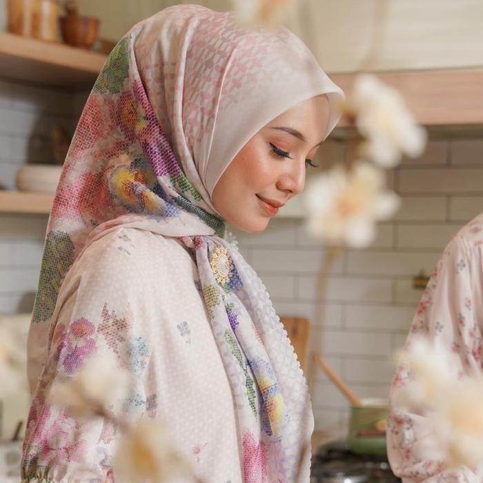 Radwah Original - Premium Fitri Scarf - Scarf Motif - Hijab Segi empat - Scarf Printing - Voal Print