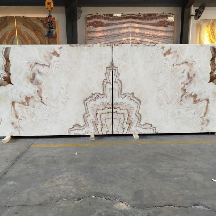 Batu Onyx "Golden Tulip Premium"