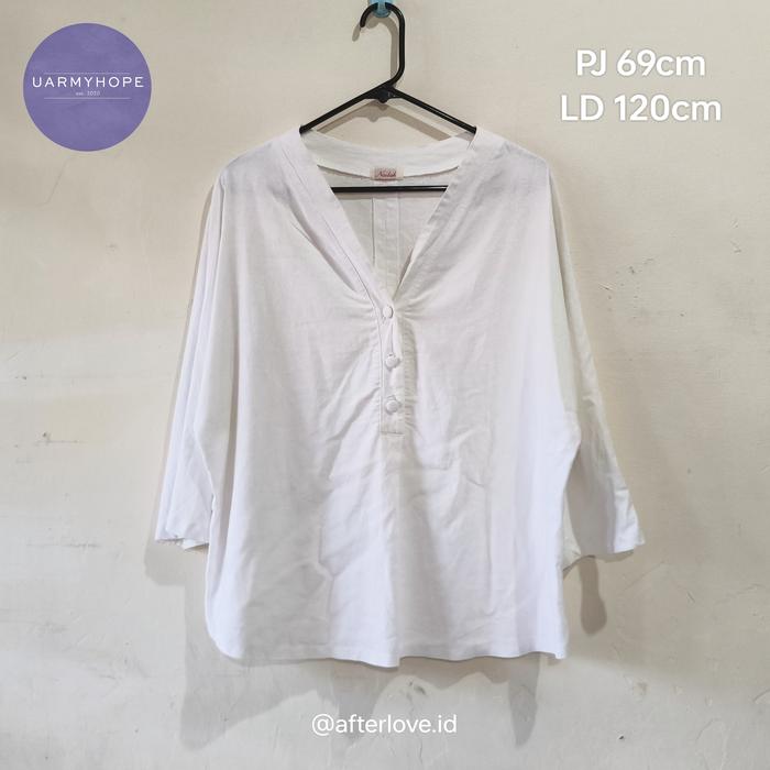 Preloved Second Thrift Blouse Batwing Lengan Panjang Wanita Nailah Warna Putih Gading Kancing Depan 