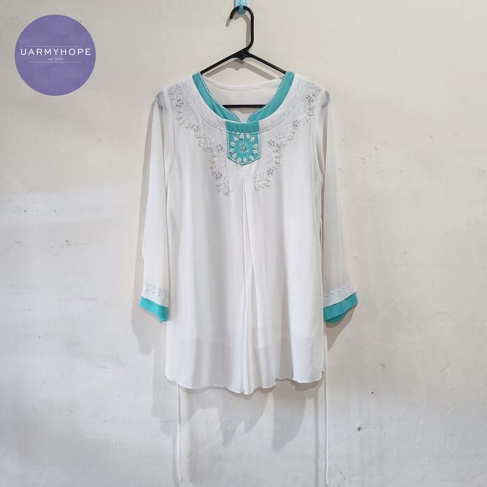 Preloved Second Thrift Tunik / Baju Muslim Lengan Panjang Wanita Warna Putih Bordir Manik Manik Baha
