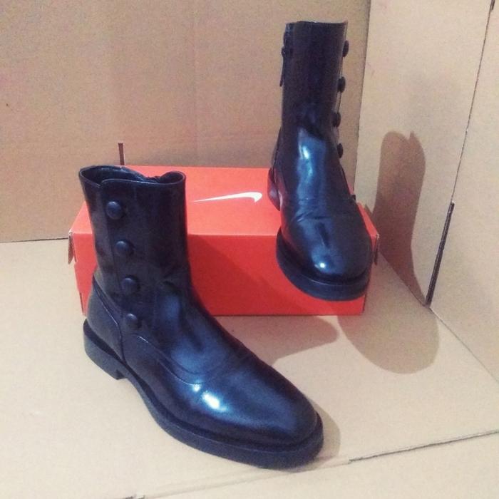 Rare ORI Second Alexander McQueen Victorian Button Detail Boots (Size 37 - 38) Harga aslinya Rp 16 j