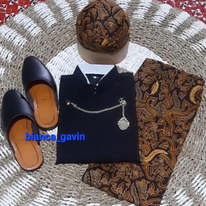 [1 Set] Beskap Solo Hitam + Jarik Instan + Blangkon + Selop/ Baju Adat Jawa Pria, Motif Pisang Bali