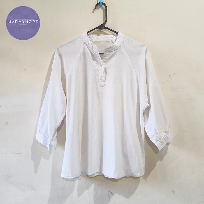 Preloved Second Thrift Kemeja Blouse Wanita Lengan Panjang 3/4 Warna Putih Gading Kancing Depan Baha