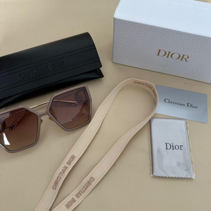 30MONTAIGNE BUTTERFLY SUNGLASSES