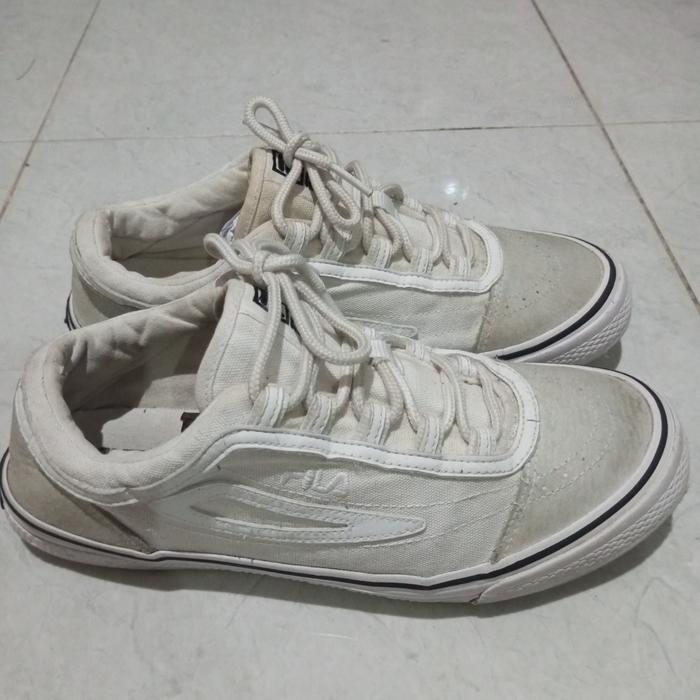 Sepatu Branded Fila slipon Putih Size 41 (Second)