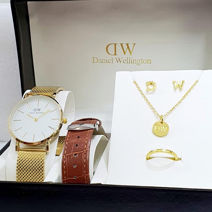 Jam tangan Daniel Wellington D4.2cm  free box + kalung + cincin sama anting + kulit ( jam cowo dapat