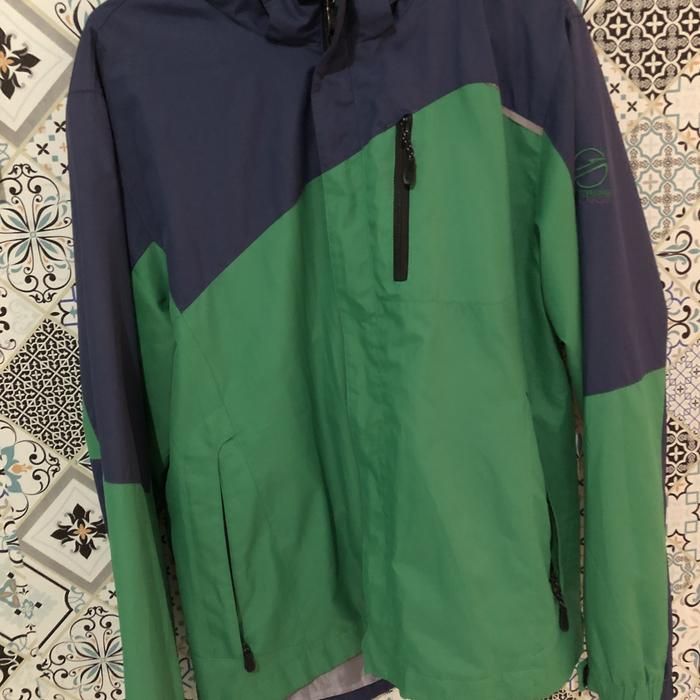 Nassau jacket warna hijau no minus