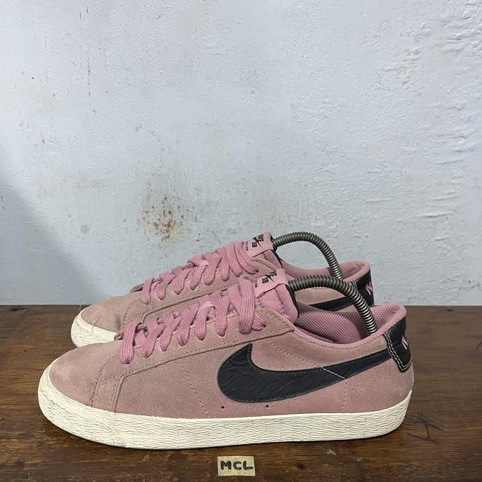 Sepatu second ori nike blazer low elemental pink size 41